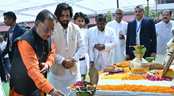 मुख्यमंत्री विष्णु देव साय राजधानी रायपुर के कचहरी चौक स्थित खालसा स्कूल परिसर पहुंचे
