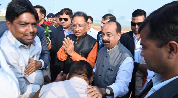 मुख्यमंत्री विष्णु देव साय का धर्म नगरी राजिम में आत्मीय स्वागत