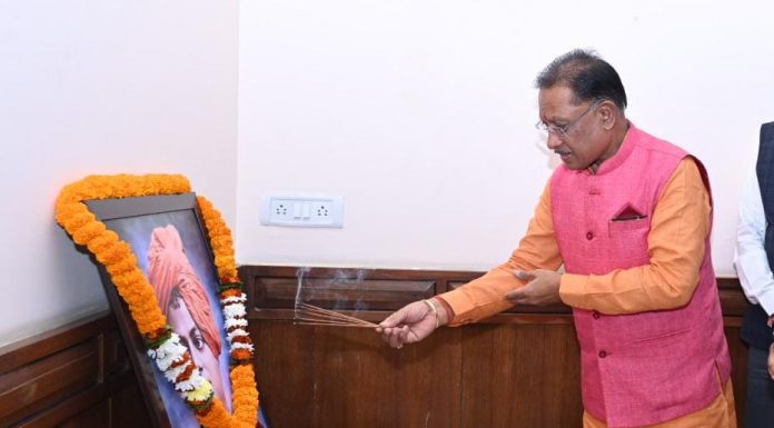 मुख्यमंत्री ने स्वामी विवेकानंद को उनकी जयंती ’राष्ट्रीय युवा दिवस’ पर किया नमन