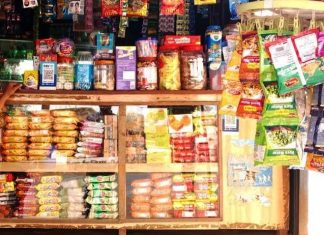 डेली नीड्स की दुकान से सुनीता को प्रतिदिन 500 से 700 रूपये की हो रही आमदनी