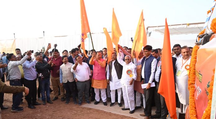 मुख्यमंत्री विष्णु देव साय ने छत्तीसगढ़ युवा प्रगतिशील किसान संघ द्वारा श्रीराम प्राण प्रतिष्ठा कार्यक्रम के लिए हरी सब्जी से भरे दो ट्रक को हरी झंडी दिखाकर श्री राम जन्मभूमि अयोध्या के लिए रवाना किया