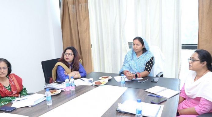 महिला एवं बाल विकास मंत्री श्रीमती लक्ष्मी राजवाड़े ने विभागीय कामकाज की समीक्षा की