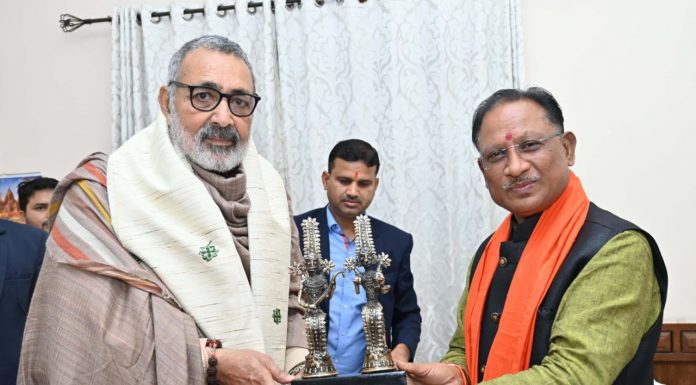 मुख्यमंत्री साय से केन्द्रीय मंत्री गिरिराज सिंह ने की मुलाकात