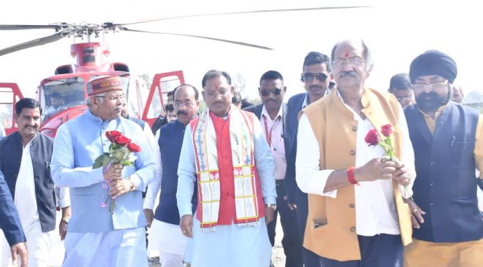 मुख्यमंत्री विष्णुदेव साय आज मुंगेली जिले के पथरिया में छत्तीसगढ राज्य लोधी समाज के नवनिर्वाचित सामाजिक पदाधिकारियों के शपथग्रहण कार्यक्रम में शामिल हुए