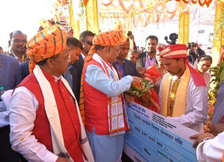 तातापानी महोत्सव में मुख्यमंत्री कन्या विवाह योजना में 400 जोड़े दाम्पत्य सूत्र में बंधे