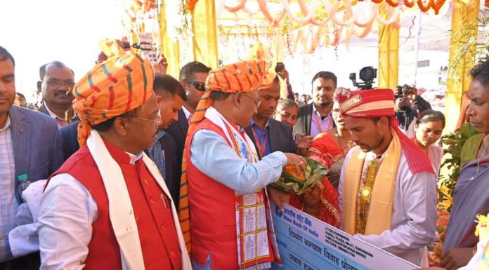 तातापानी महोत्सव में मुख्यमंत्री कन्या विवाह योजना में 400 जोड़े दाम्पत्य सूत्र में बंधे