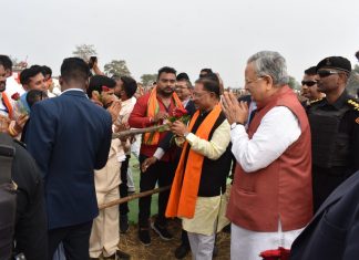 मुख्यमंत्री विष्णु देव साय बालोद जिले के गुंडरदेही पहुंचे, उनके साथ विधानसभा अध्यक्ष डॉ रमन सिंह भी मौजूद