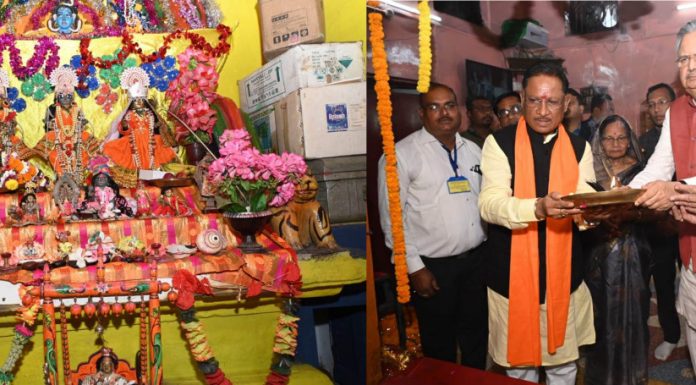 मुख्यमंत्री ने चंडी मंदिर तथा राम-जानकी मंदिर में पहुंचकर की पूजा अर्चना