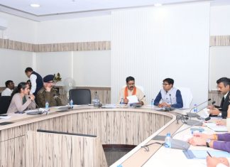 उपमुख्यमंत्री विजय शर्मा एवं वित्त मंत्री ओपी चौधरी ने की विभागीय बजट की समीक्षा