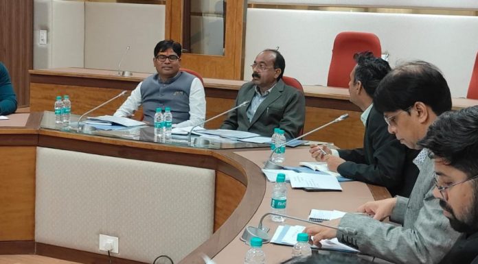 उपमुख्यमंत्री अरूण साव एवं वित्त मंत्री ओपी चौधरी ने की विभागीय बजट की समीक्षा