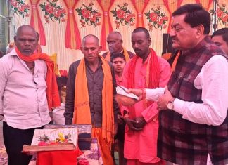 श्री बघेल मोहतरा के राम मंदिर दर्शन करके प्रदेश की खुशहाली की कामना की