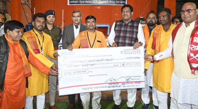 मंत्री दयालदास बघेल ने रामायण मानस गायन मण्डली को किया सम्मानित