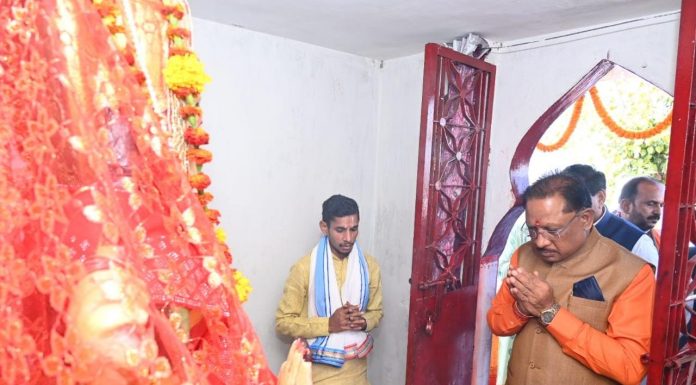मुख्यमंत्री श्री साय ने बेमेतरा जिले के ग्राम ग्राम ढनढनी स्थित जूनी माता मंदिर में पूजा अर्चना की
