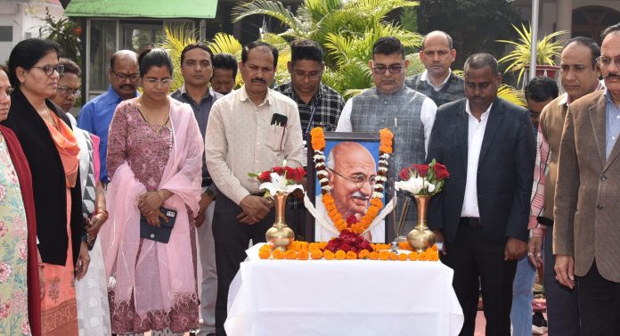 राजभवन में शहीदों को दी गई श्रद्धांजलि