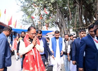 मुख्यमंत्री विष्णुदेव साय ने आज अम्बिकापुर पहुंच कर मां महामाया मंदिर में विधिवत पूजा अर्चना कर माँ महामाया का आशीर्वाद लिया
