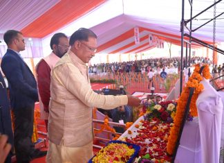 मुख्यमंत्री विष्णु देव साय कोरिया जिले के बैकुंठपुर में आयोजित झुमका जल महोत्सव 2024 में शामिल हुए