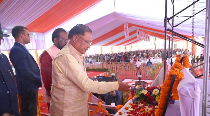 मुख्यमंत्री विष्णु देव साय कोरिया जिले के बैकुंठपुर में आयोजित झुमका जल महोत्सव 2024 में शामिल हुए