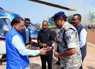 मुख्यमंत्री विष्णु देव साय का नारायणपुर हेलीपैड में जनप्रतिनिधियों एवं अधिकारियों ने किया आत्मीय स्वागत