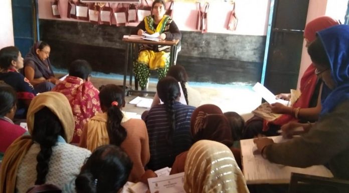 घर-घर सर्वे करके महतारी वंदन योजना का भरवाया जा रहा फॉर्म