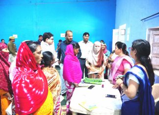 जगदलपुर : कलेक्टर ने महतारी वंदन योजनान्तर्गत आवेदन लेने आयोजित विशेष शिविरों का लिया जायजा