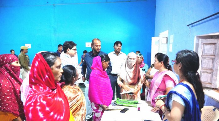 जगदलपुर : कलेक्टर ने महतारी वंदन योजनान्तर्गत आवेदन लेने आयोजित विशेष शिविरों का लिया जायजा