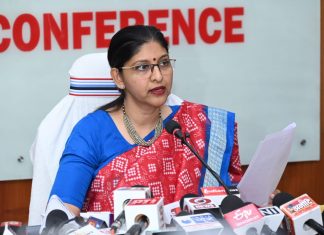 मुख्य निर्वाचन पदाधिकारी रीना बाबासाहेब कंगाले ने आज मुख्य निर्वाचन पदाधिकारी कार्यालय सभाकक्ष में आयोजित प्रेसवार्ता में मतदाता सूची विशेष संक्षिप्त पुनरीक्षण कार्यक्रम के संबंध में जानकारी दी