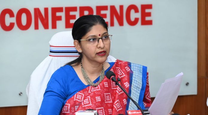 मुख्य निर्वाचन पदाधिकारी रीना बाबासाहेब कंगाले ने आज मुख्य निर्वाचन पदाधिकारी कार्यालय सभाकक्ष में आयोजित प्रेसवार्ता में मतदाता सूची विशेष संक्षिप्त पुनरीक्षण कार्यक्रम के संबंध में जानकारी दी