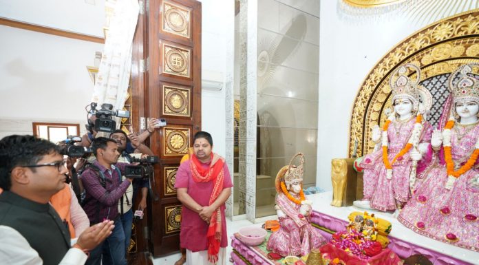 वित्त मंत्री ओपी चौधरी पहुंचे वीआईपी रोड स्थित श्री राम मंदिर