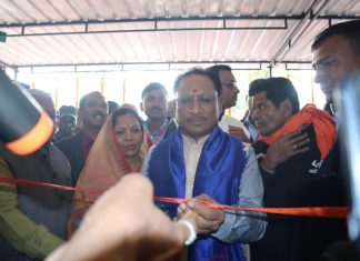 मुख्यमंत्री विष्णु देव साय ने धर्मपत्नी के साथ गृहग्राम बगिया के मुख्यमंत्री कैंप कार्यालय का किया शुभारंभ