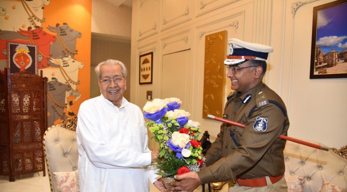 राज्यपाल हरिचंदन से नवनियुक्त पुलिस महानिरीक्षक ने की सौजन्य भेंट