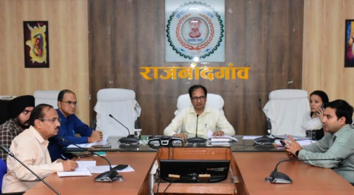 कलेक्टर ने महतारी वंदन योजना के कार्यों की समीक्षा की