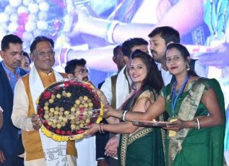 मुख्यमंत्री विष्णुदेव साय को महिला स्व सहायता समूह की बहनों ने दिया जन्मदिन पर अनोखा तोहफा