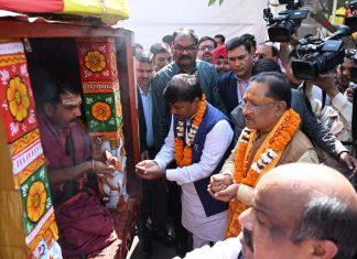 मुख्यमंत्री ने भगवान जगन्नाथ के रथ के पहिया की पूजा-अर्चना कर प्रदेशवासियों की सुख-समृद्धि की कामना की