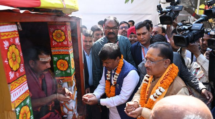 मुख्यमंत्री ने भगवान जगन्नाथ के रथ के पहिया की पूजा-अर्चना कर प्रदेशवासियों की सुख-समृद्धि की कामना की