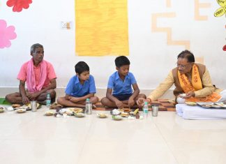जन्मदिन पर मुख्यमंत्री विष्णुदेव साय का न्योता भोज, अपनी थाली की मिठाई बाजू में बैठे बच्चों को दे दी