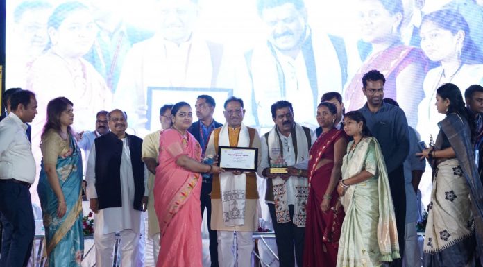 मुख्यमंत्री ने बिहान कैडर्स को उत्कृष्ट कार्य के लिए किया सम्मानित