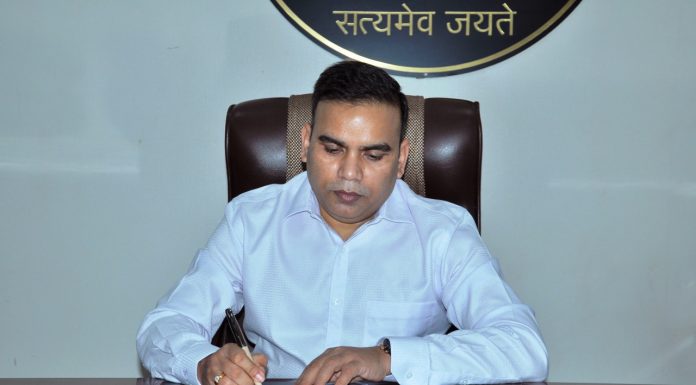 राज्यपाल के नव नियुक्त सचिव यशवंत कुमार ने कार्यभार ग्रहण किया