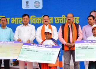 प्रधानमंत्री ने जन-जन के लिए योजनायें बनाकर गरीबों को लाभान्वित किया: उद्योग मंत्री देवांगन