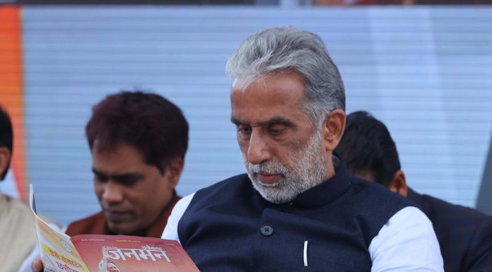 केंद्रीय राज्य मंत्री कृष्ण पाल गुर्जर के हाथों में ‘जनमन’