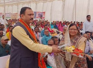 खड़गवां में आयोजित विकसित भारत संकल्प यात्रा शिविर में शामिल हुए स्वास्थ्य मंत्री