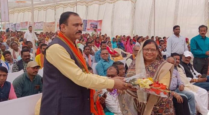 खड़गवां में आयोजित विकसित भारत संकल्प यात्रा शिविर में शामिल हुए स्वास्थ्य मंत्री