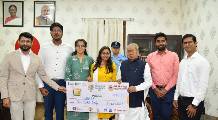 राज्यपाल हरिचंदन ने विद्यार्थियों का उत्साह वर्धन किया