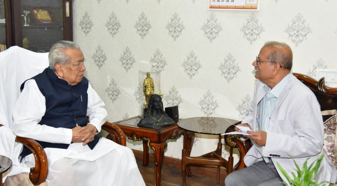 राज्यपाल हरिचंदन से छत्तीसगढ़ राज्य मानवाधिकार आयोग के कार्यवाहक अध्यक्ष ने सौजन्य मुलाकात की