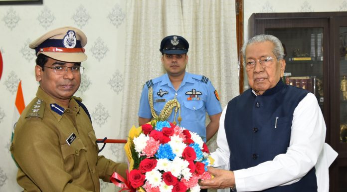 राज्यपाल हरिचंदन से पुलिस अधीक्षक ने सौजन्य मुलाकात की