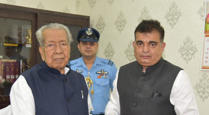 राज्यपाल हरिचंदन से राज्य सूचना आयुक्त त्रिवेदी ने सौजन्य भेंट की