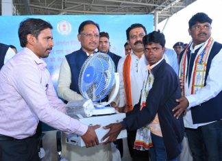 सोलर होमलाइट से कोंटा के दूरस्थ गांवों के बच्चों में फैलेगा शिक्षा का उजियारा
