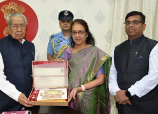 राज्यपाल हरिचंदन से मुख्य पोस्टमास्टर जनरल ने सौजन्य मुलाकात की