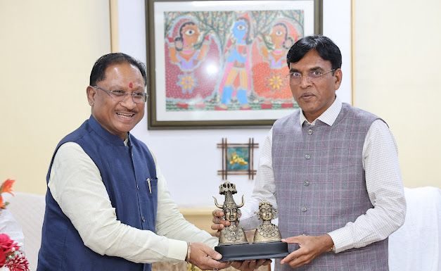 छत्तीसगढ़ के मुख्यमंत्री विष्णुदेव साय ने आज नई दिल्ली में केन्द्रीय स्वास्थ्य मंत्री मनसुख मांडविया से सौजन्य मुलाकात की