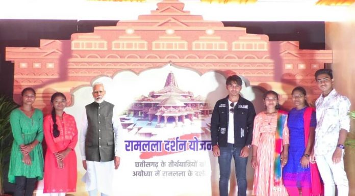 राजिम कुंभ कल्प 2024 : जनसंपर्क विभाग की प्रदर्शनी से मेला आगंतुकों को मिल रही शासकीय योजनाओं की जानकारी