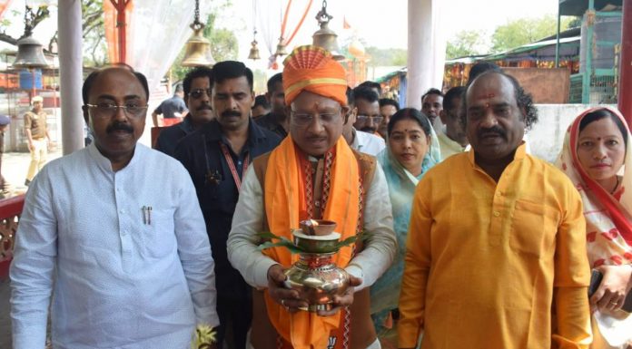 मुख्यमंत्री विष्णु देव साय ने आज मध्यप्रदेश के सिंगरौली प्रवास के दौरान शक्ति नगर स्थित ज्वालामुखी शक्तिपीठ में दर्शन और पूजा-अर्चना की